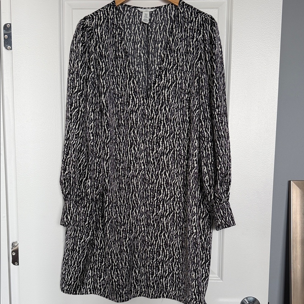 H&M Monochrome Long Sleeve Dress